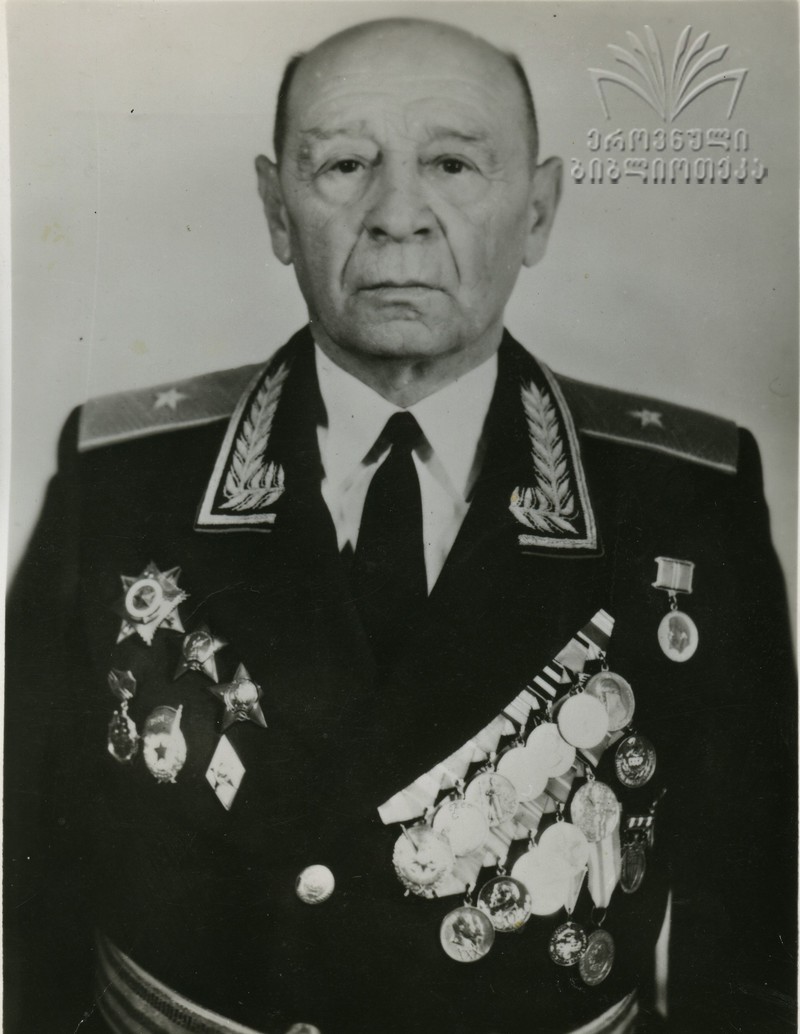 Чигогидзе Николай Иванович (1919–1992), Из Грузии, генерал-майор авиации (19.02.1965).