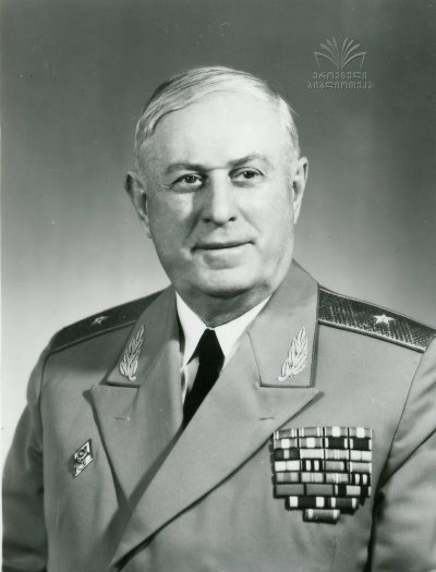 Каладзе Николай Иванович (1909–1997), Из Грузии, генерал-майор (11.07.1945).