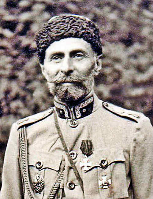 Квинитадзе (Чиковани) Георгий Иванович  (1874–1970), генерал-майор (1917).