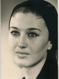 რუსუდან კიკნაძე (1946) მსახიობი.