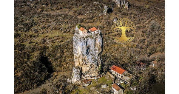 კაცხის (ჭიათურა) სვეტის წმინდა სვიმეონ მესვეტის სახელობის მამათა მონასტერი.