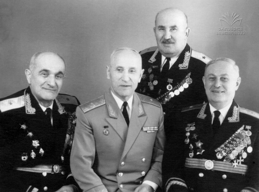 Шаншашвили Дмитрий Георгиевич (1907–1984) Из Грузии, генерал-майор (1946).