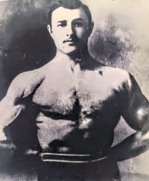 ირაკლი ვაჩნაძე (კახელი) 1891-1919წწ. გარდ. 28 წლის, ბეჭდაუდებელი ფალავანი, 1910 წ. ტანის სილამაზის ევროპული კონკურსის გამარჯვებული. დაბ. სოფ. კოლაგი გურჯაანი