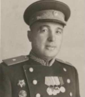 Апакидзе Валентин Андреевич (1904–1969),  генерал-майор (07.11.1945).
