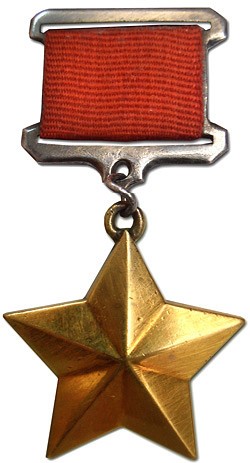  ბედირ ბეიმონდის ძე მურადოვი 1909-1944წწ  35 წლის,სამამულო ომის გმირი (1941-1945). სოფელი ზედვანი, ადიგენი, სამცხე ჯავახეთი.