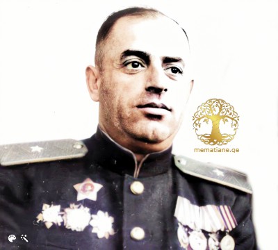 Татанашвили Эстатэ Захарович (1902–1958), Из Грузии, генерал-майор авиации (19.08.1944).
